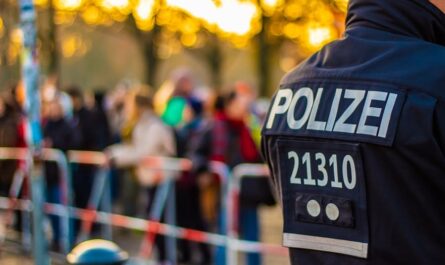 Sperrung der Straße durch die Polizei