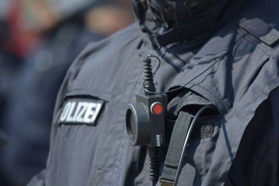 Berliner Polizeigesetz: Keine elektronische Fußfessel, aber Bodycams